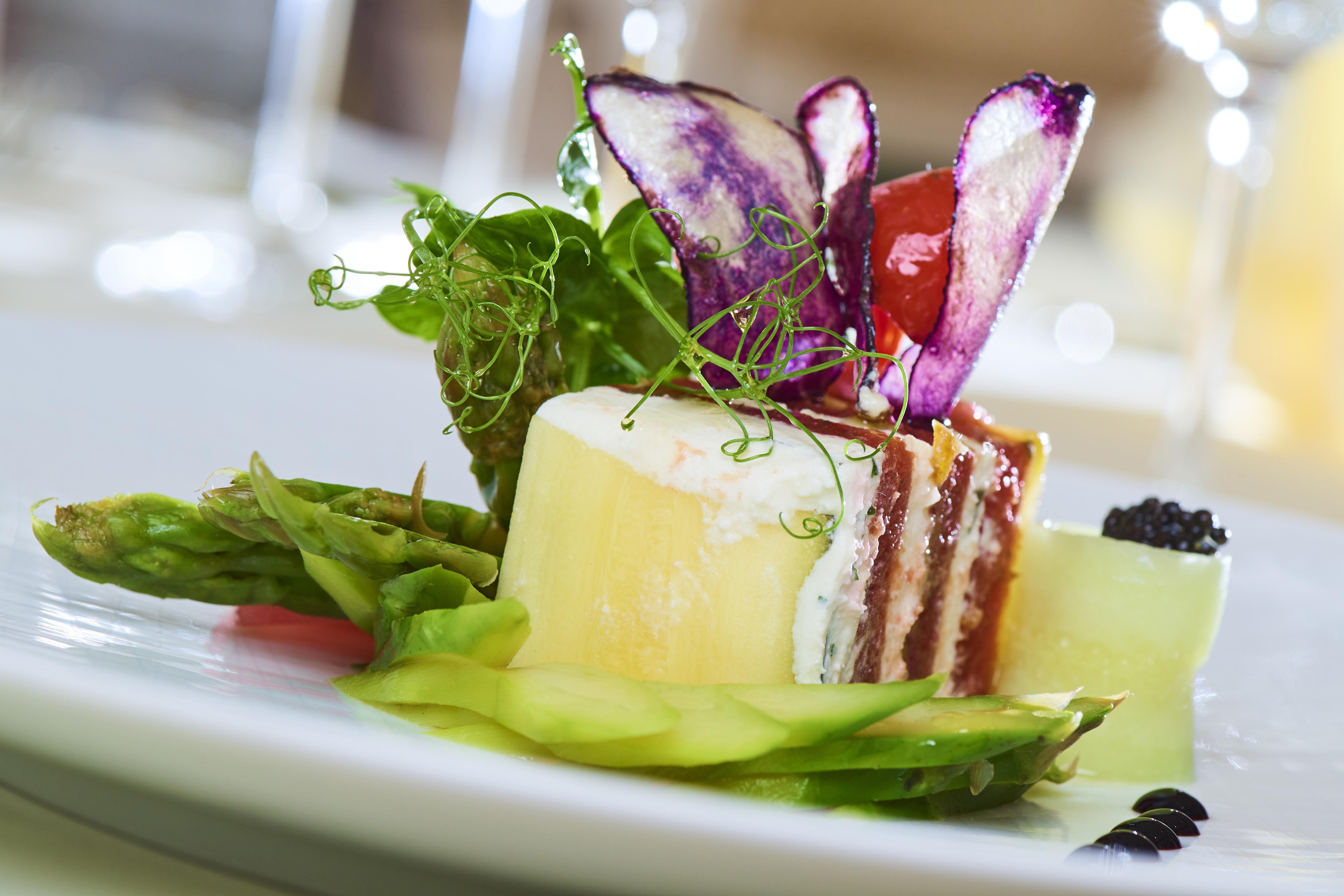 בריסל Stanhope Hotel By Thon Hotels מראה חיצוני תמונה A salad with asparagus