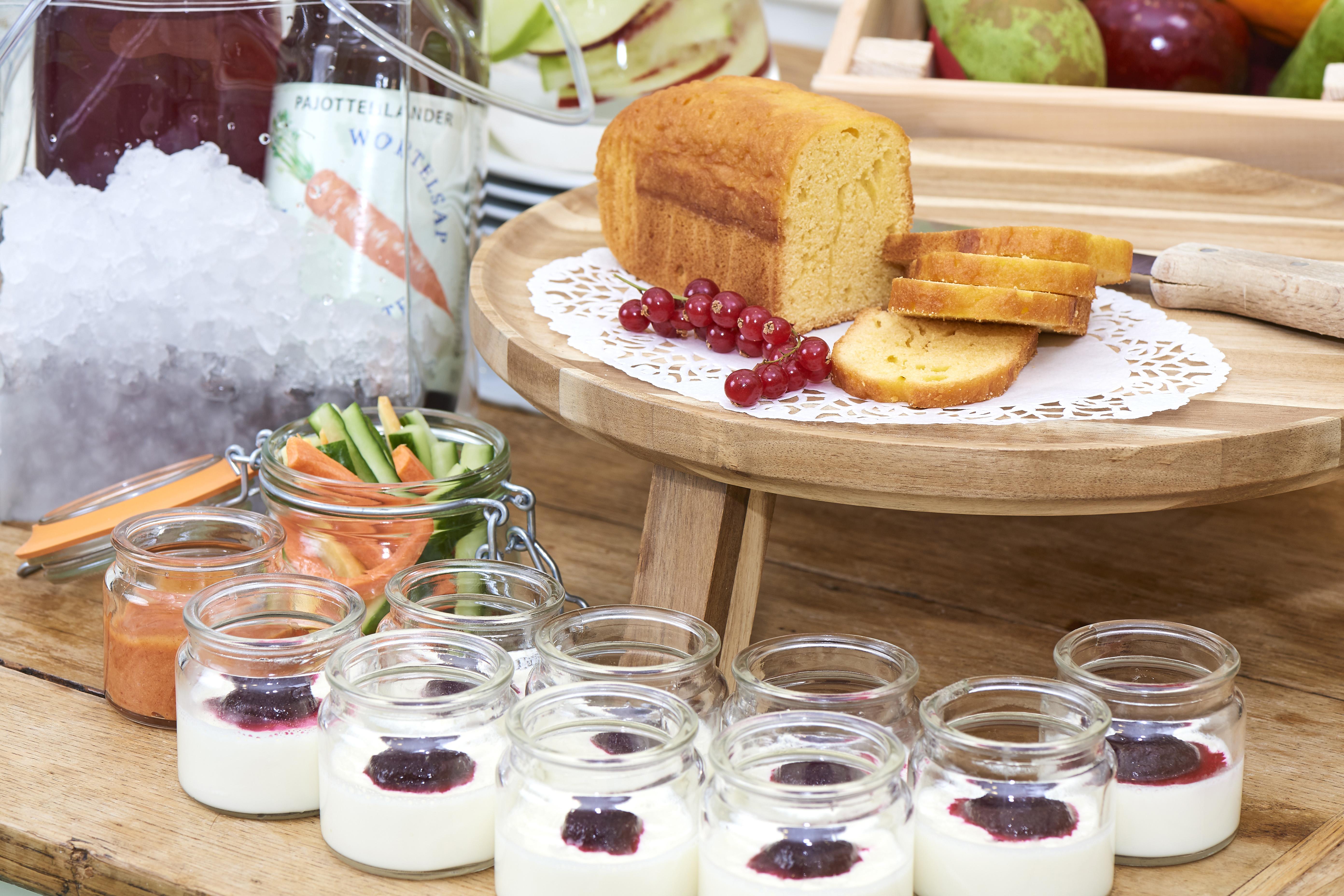 בריסל Stanhope Hotel By Thon Hotels מראה חיצוני תמונה A selection of dairy products