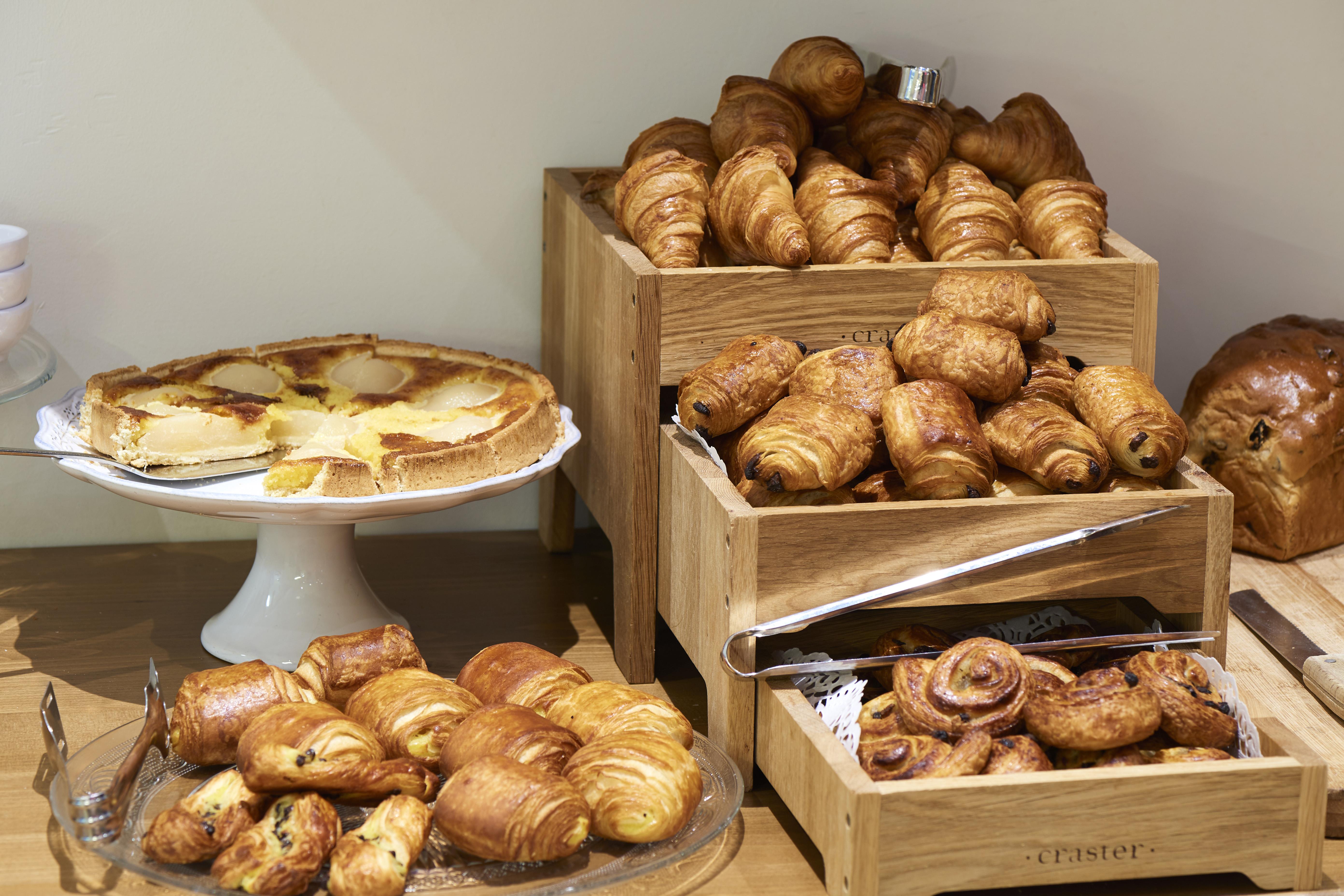 בריסל Stanhope Hotel By Thon Hotels מראה חיצוני תמונה Croissants and other pastries
