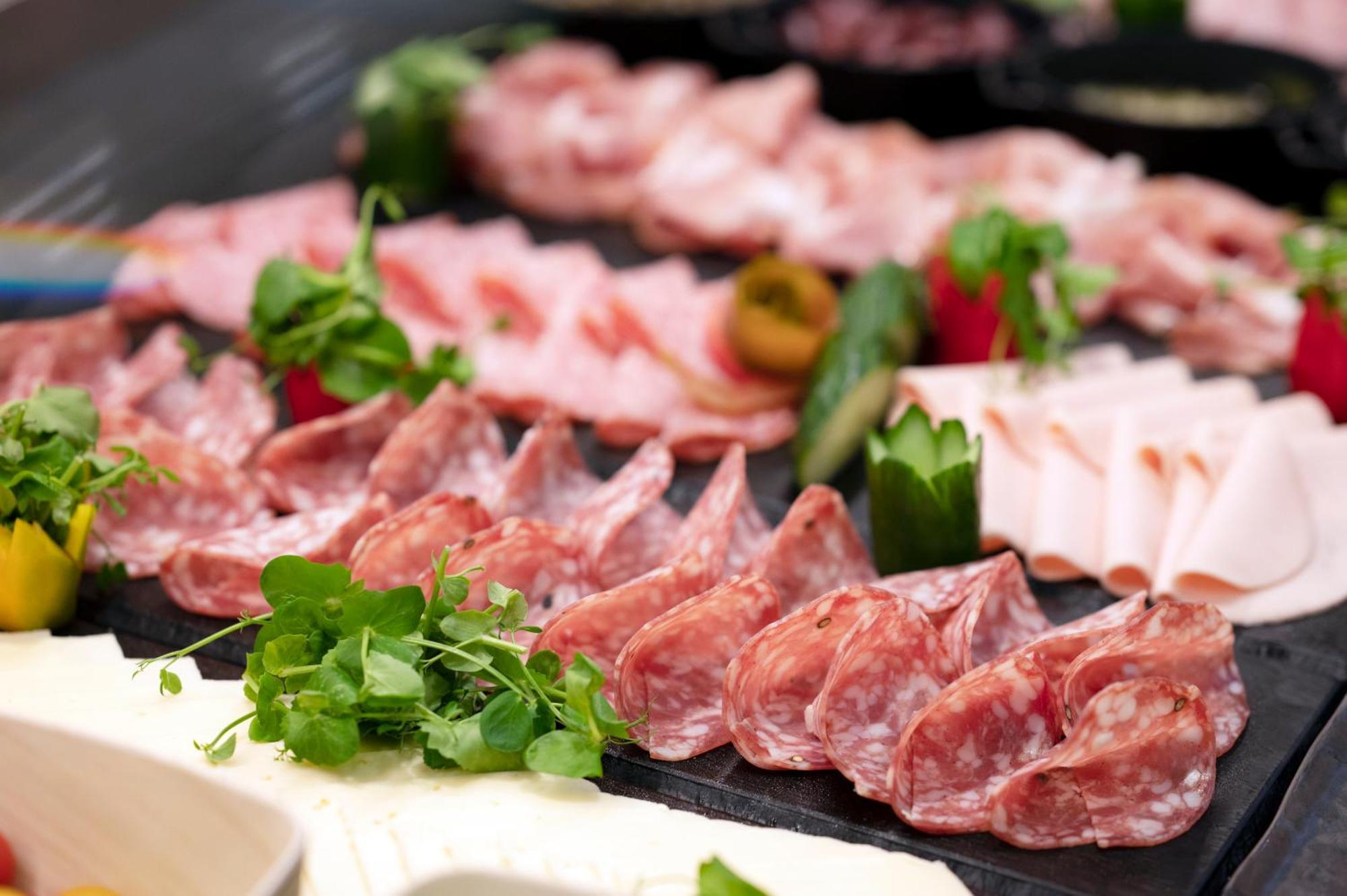 בריסל Stanhope Hotel By Thon Hotels מראה חיצוני תמונה Salami